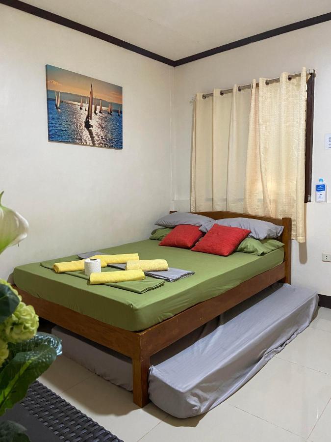 Alona Bohol Backpackers Hostel Panglao Pokoj fotografie
